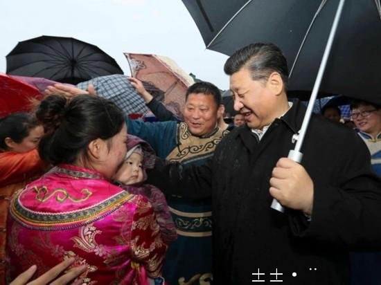 习近平登上黑瞎子岛 看望赫哲族群众
