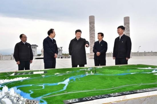 习近平登上黑瞎子岛 看望赫哲族群众